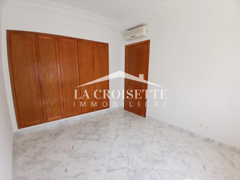 Appartement S+3 avec chambre de service à La Marsa